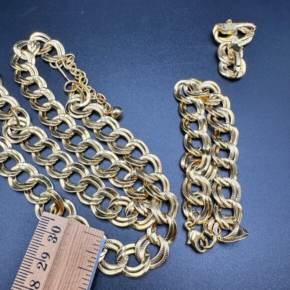 Vintage Trifari Gold Tone Double Curb Link Chain Necklace Bracelet Earrings set - Picture 11 of 13